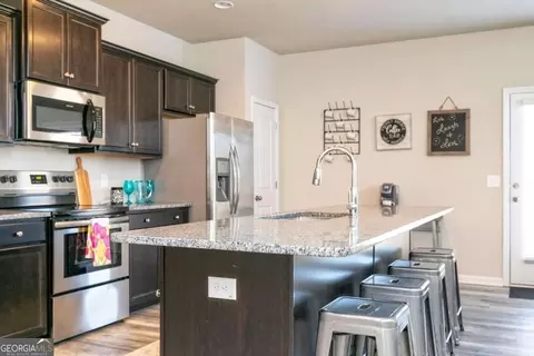 Kitchen - 506 Lamplight Dr, Byron, GA 31008 photo 2 of 9