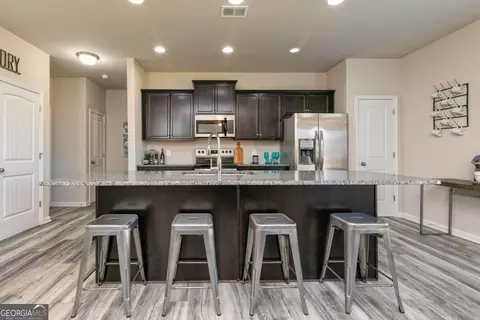 Kitchen - 506 Lamplight Dr, Byron, GA 31008 photo 3 of 9