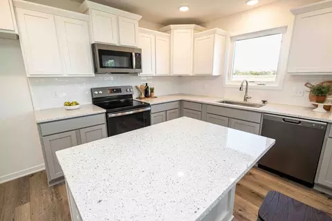Kitchen - White Oak Ln, Granger, IA 50109 photo 2 of 6