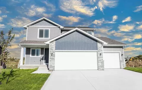 Exterior - White Oak Ln, Granger, IA 50109 photo 3 of 5