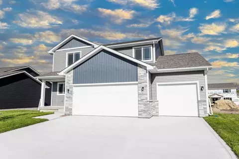 Exterior - White Oak Ln, Granger, IA 50109 photo 4 of 5