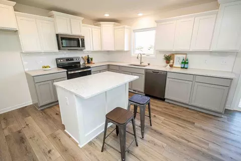 Kitchen - White Oak Ln, Granger, IA 50109 photo 1 of 6
