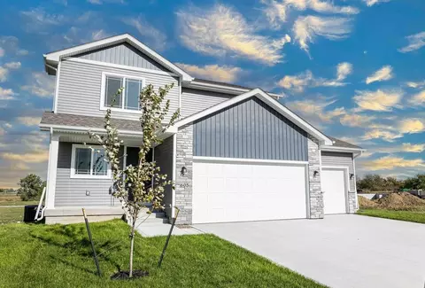 Exterior - White Oak Ln, Granger, IA 50109 photo 2 of 5