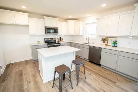 Kitchen - White Oak Ln, Granger, IA 50109 photo 5 of 6