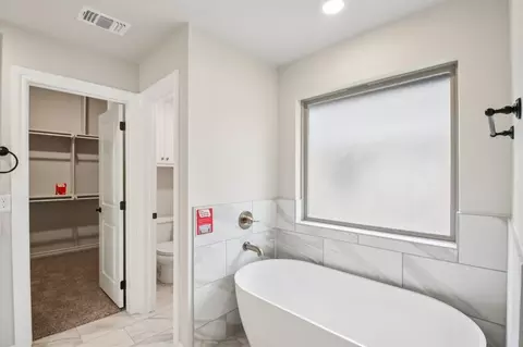 Bath - 2920 E Northampton St, Broken Arrow, OK 74014 photo 2 of 18