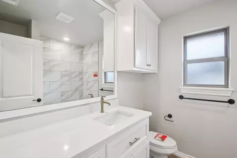 Bath - 2920 E Northampton St, Broken Arrow, OK 74014 photo 4 of 18