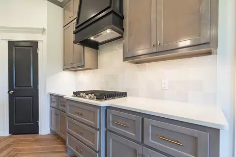 Kitchen - 2920 E Northampton St, Broken Arrow, OK 74014 photo 16 of 17
