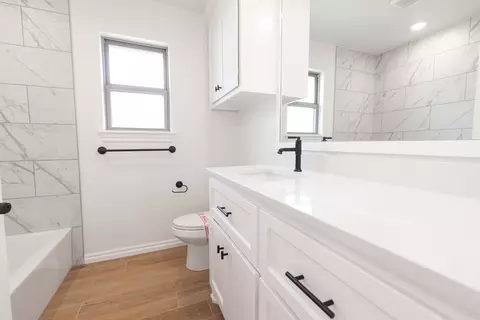 Bath - 2920 E Northampton St, Broken Arrow, OK 74014 photo 9 of 18