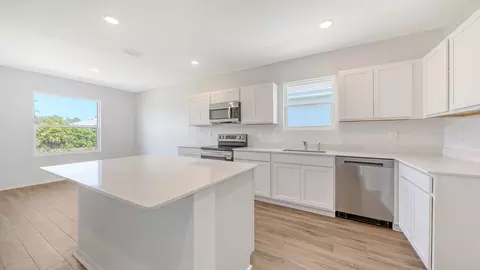 Kitchen - 4638 Hawthorn Ave, Parrish, FL 34219 photo 1 of 7