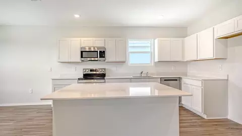 Kitchen - 4638 Hawthorn Ave, Parrish, FL 34219 photo 2 of 7