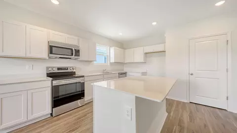 Kitchen - 4638 Hawthorn Ave, Parrish, FL 34219 photo 3 of 7