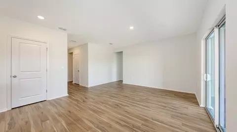 Living - 4638 Hawthorn Ave, Parrish, FL 34219 photo 4 of 5