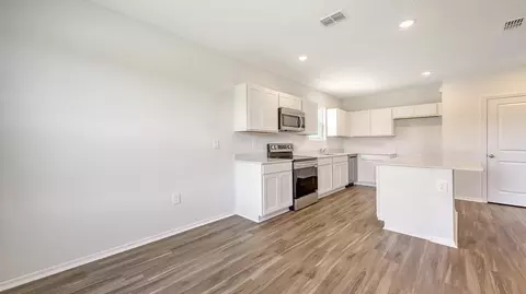 Kitchen - 4638 Hawthorn Ave, Parrish, FL 34219 photo 7 of 7