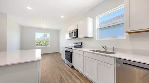 Kitchen - 4638 Hawthorn Ave, Parrish, FL 34219 photo 5 of 7