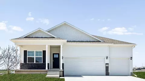 20558 Crestline Cir, Gretna, NE 68028