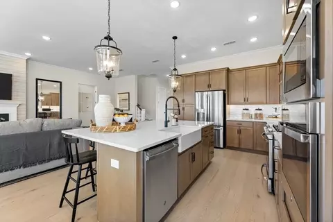 6 Dahlia Ct, Township Of Manalapan, NJ 07726