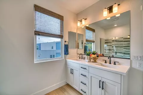 Bath - 29212 Mission Blvd, Hayward, CA 94544 photo 3 of 4