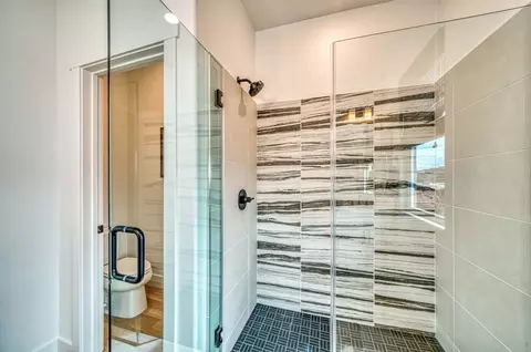 Bath - 29212 Mission Blvd, Hayward, CA 94544 photo 2 of 4