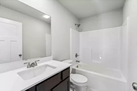 Bath - White Oak Ln, Granger, IA 50109 photo 3 of 3