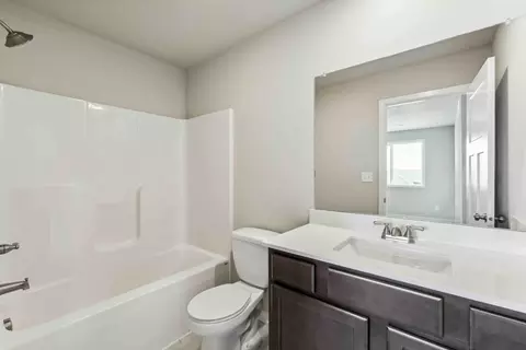 Bath - White Oak Ln, Granger, IA 50109 photo 2 of 3