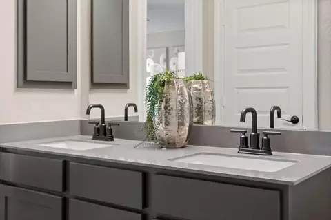 Bath - 85 Hematite Ln, Jarrell, TX 76537 photo 4 of 6