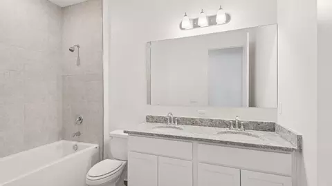 Bath - 2214 Elegant Mnr Cir, Edgewater, FL 32141 photo 2 of 5