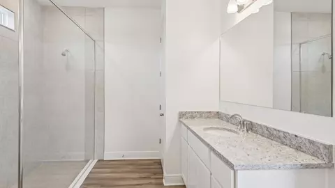 Bath - 2214 Elegant Mnr Cir, Edgewater, FL 32141 photo 4 of 5