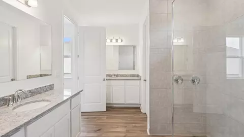 Bath - 2214 Elegant Mnr Cir, Edgewater, FL 32141 photo 3 of 5