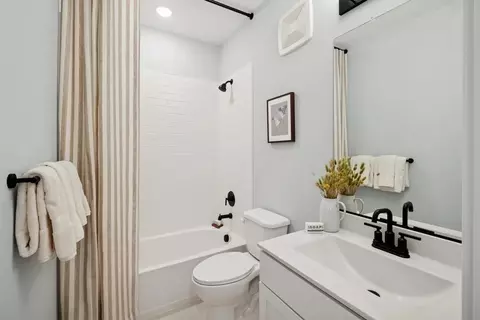 Bath - 14984 Deco Cir, Chantilly, VA 20151 photo 2 of 2