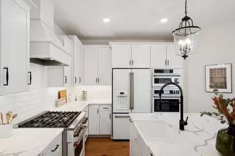 Kitchen - 14984 Deco Cir, Chantilly, VA 20151 photo 3 of 4