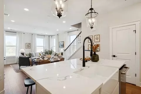 Kitchen - 14984 Deco Cir, Chantilly, VA 20151 photo 4 of 4