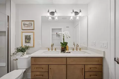 Bath - 1008 Pine Tree Ln, Troy, MI 48085 photo 2 of 3