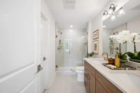 Bath - 1008 Pine Tree Ln, Troy, MI 48085 photo 1 of 3