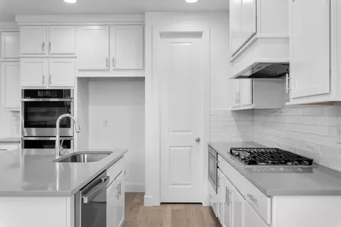 Kitchen - 1704 Erickson Knoll Ln, Eagle Mountain, UT 84005 photo 2 of 3