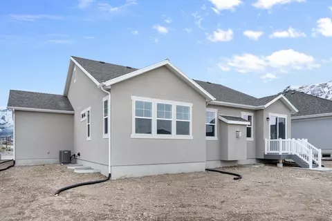 Exterior - 1704 Erickson Knoll Ln, Eagle Mountain, UT 84005 photo 4 of 6