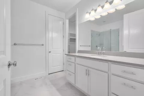Bath - 1704 Erickson Knoll Ln, Eagle Mountain, UT 84005 photo 1 of 5