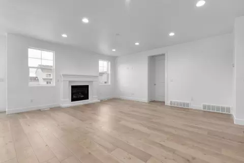 Living - 1704 Erickson Knoll Ln, Eagle Mountain, UT 84005 photo 1 of 2