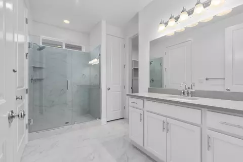 Bath - 1704 Erickson Knoll Ln, Eagle Mountain, UT 84005 photo 4 of 5