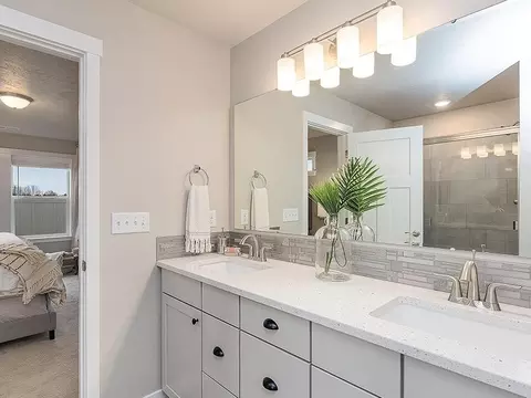 Bath - 1919 Cashel St, Middleton, ID 83644 photo 3 of 8
