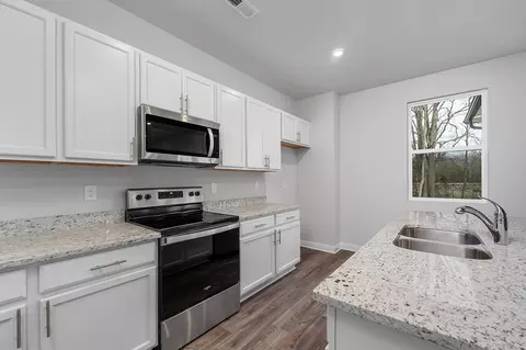 Kitchen - 611 Fulton Ct, Spring Hill, TN 37174 photo 5 of 10