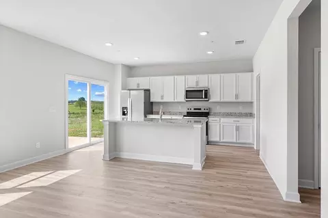 Kitchen - 611 Fulton Ct, Spring Hill, TN 37174 photo 7 of 10