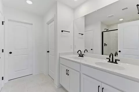 Bath - 611 Fulton Ct, Spring Hill, TN 37174 photo 1 of 3