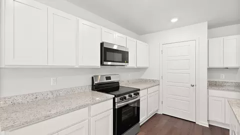 Kitchen - 252 Raulston Dr, Byram, MS 39272 photo 4 of 10