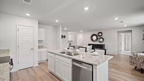 Kitchen - 252 Raulston Dr, Byram, MS 39272 photo 8 of 10