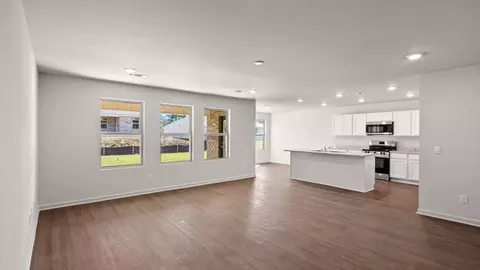 Living - 252 Raulston Dr, Byram, MS 39272 photo 1 of 2