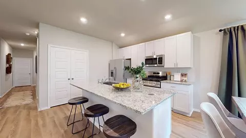434 Valley View Dr, Tonganoxie, KS 66086