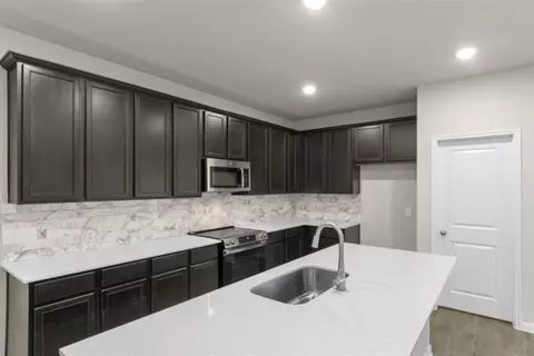 Kitchen - 283 Tailwind Dr, Kyle, TX 78640 photo 6 of 11