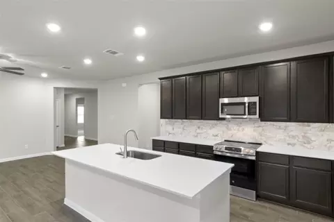 Kitchen - 283 Tailwind Dr, Kyle, TX 78640 photo 8 of 11