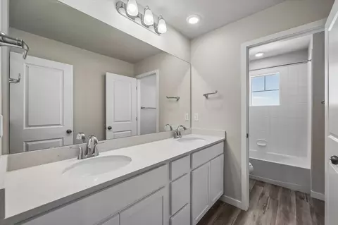 Bath - 22896 E 47th Pl, Aurora, CO 80019 photo 2 of 12