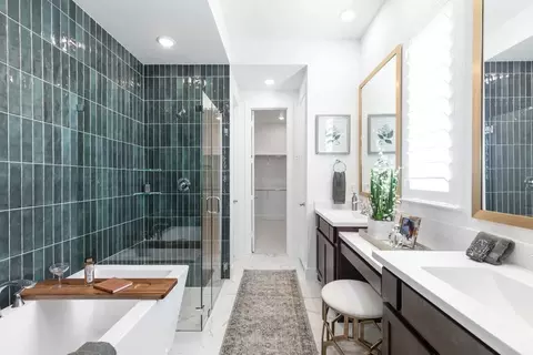 Bath - 2213 Pinner Ct, Celina, TX 75009 photo 2 of 4